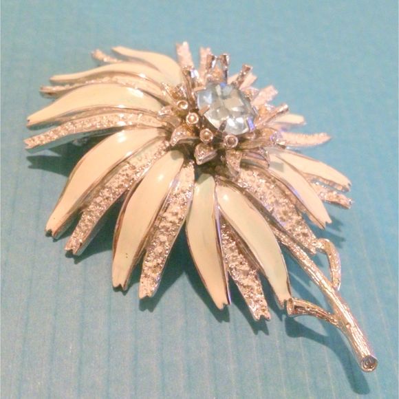 Vintage Francois Signed Silver Tone Icy Blue Enamel and Rhinestone Flower Brooch - Picture 3 of 6